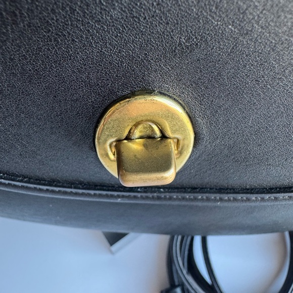 Vintage Coach Regina Handbag 9983 - Picture 4 of 12